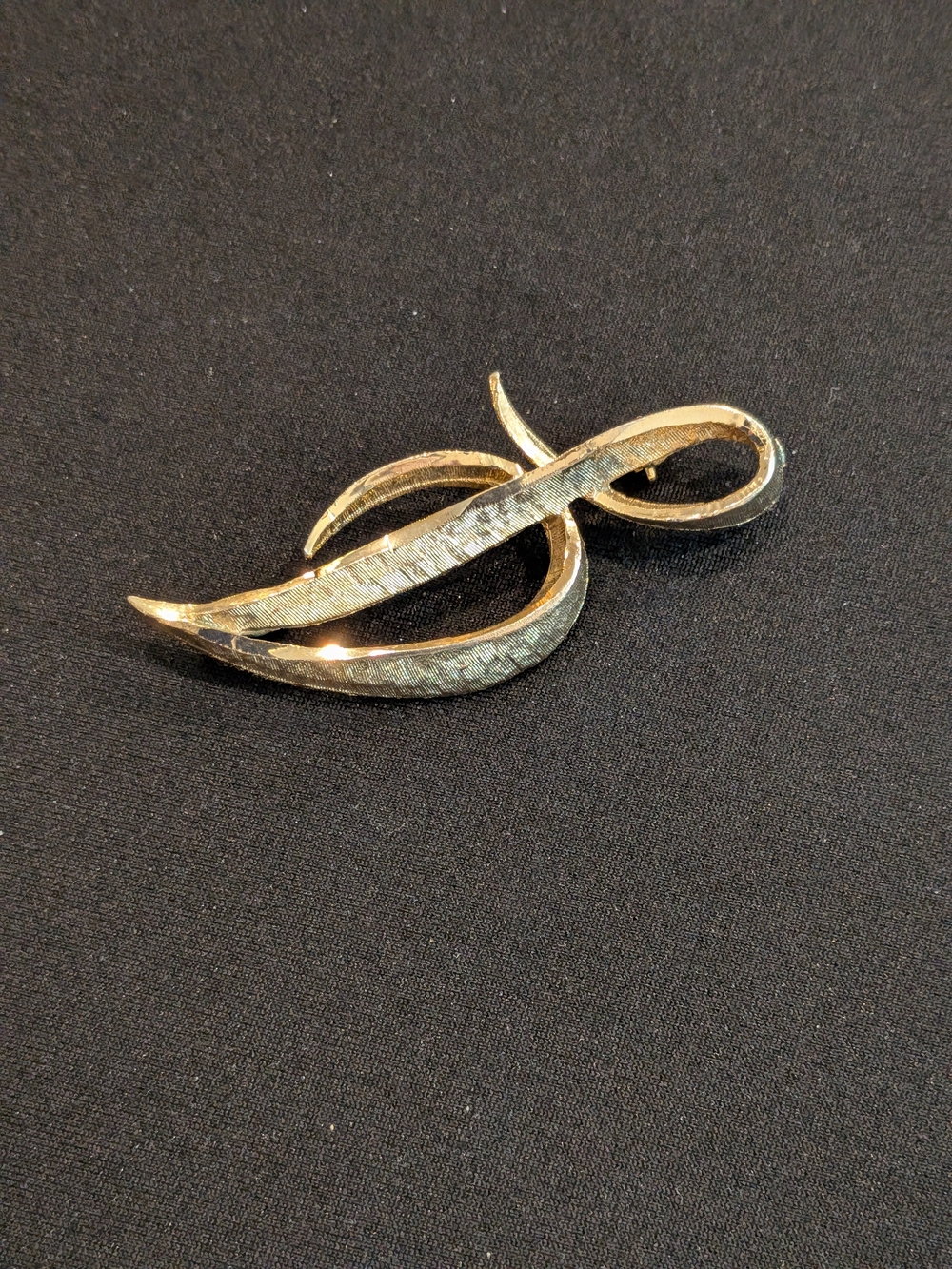 Vintage Signed Mamselle Gold-Tone Textured Leaf Swirl Brooch - Gold